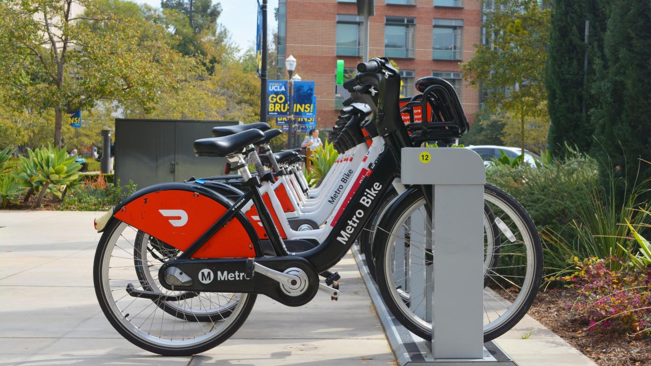 Metro Bike Share at Gateway Plaza