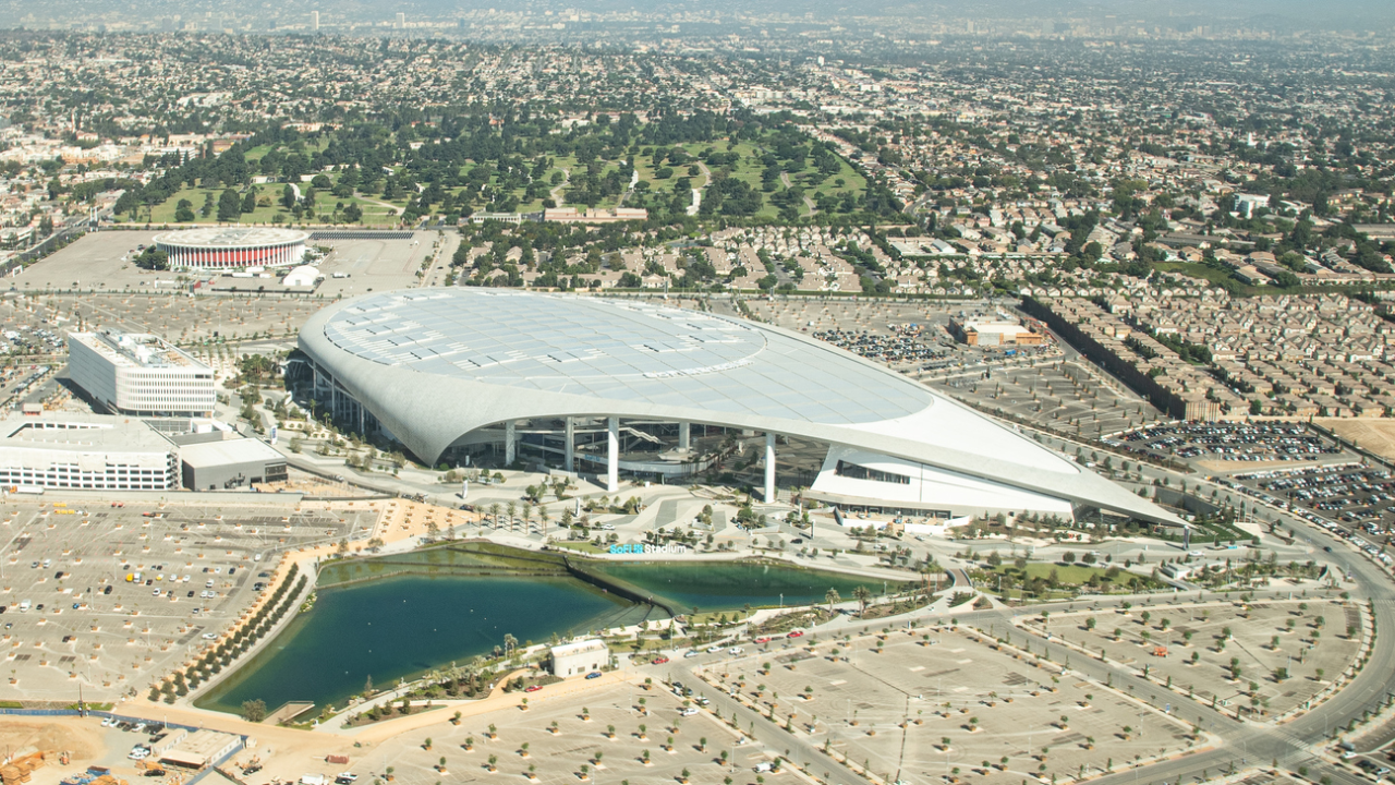 SoFi Stadium looking 🤩! ‪Share your - Los Angeles Rams