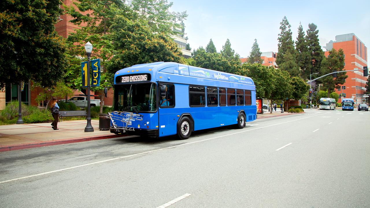 Big Blue Bus at Gateway Plaza on the UCLA campus